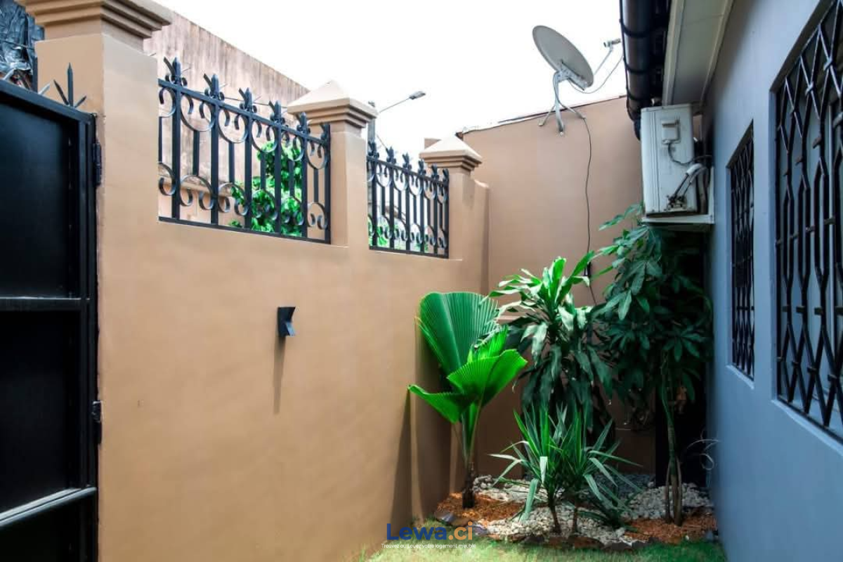 Villa le luxe 5 pièces avec jacuzi cocody rosier 4 programe
