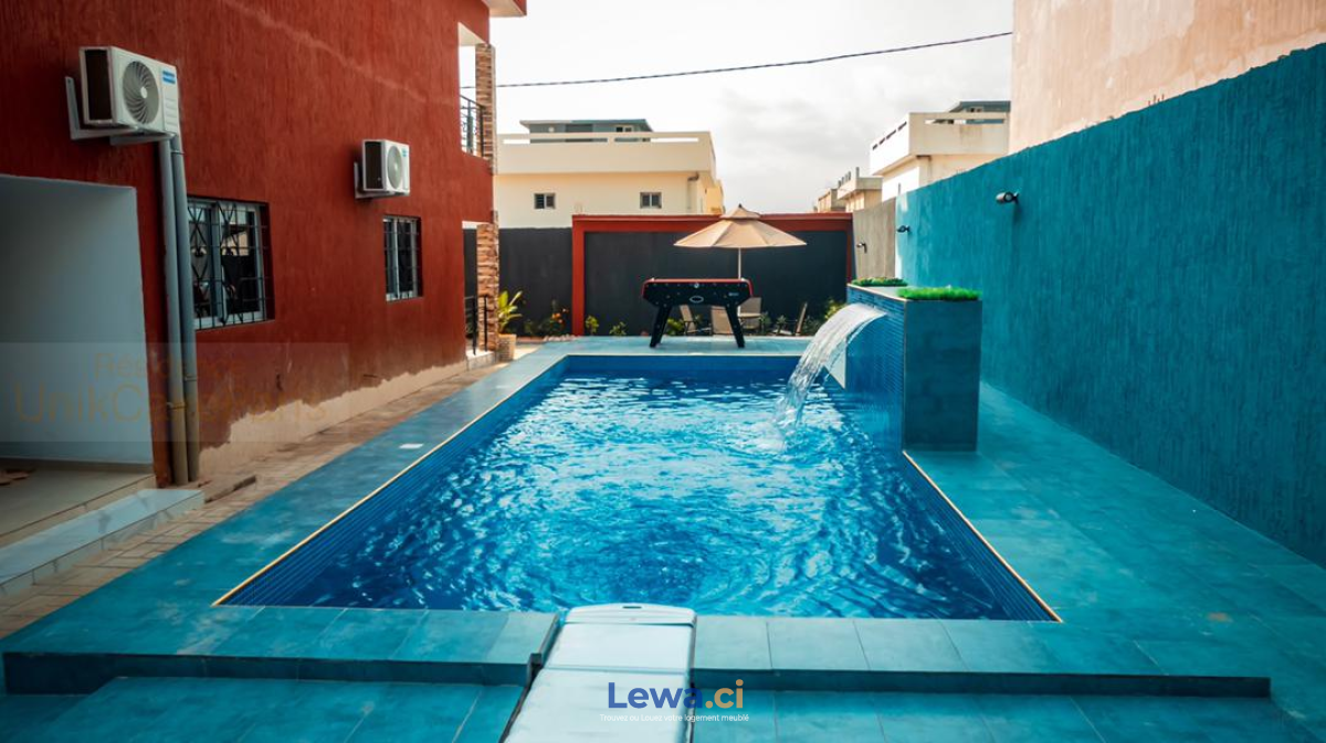 Villa 7 pièces meublées avec piscine a bingerville