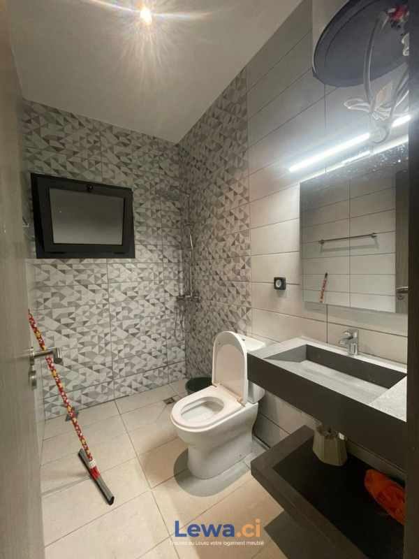 Angré nouveau Chu studio meublé