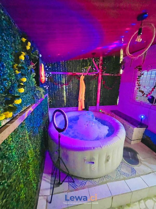 studio meublé avec jacuzzi disponible  Abidjan