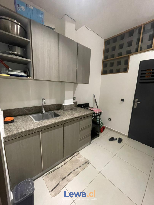 Angré nouveau Chu studio meublé