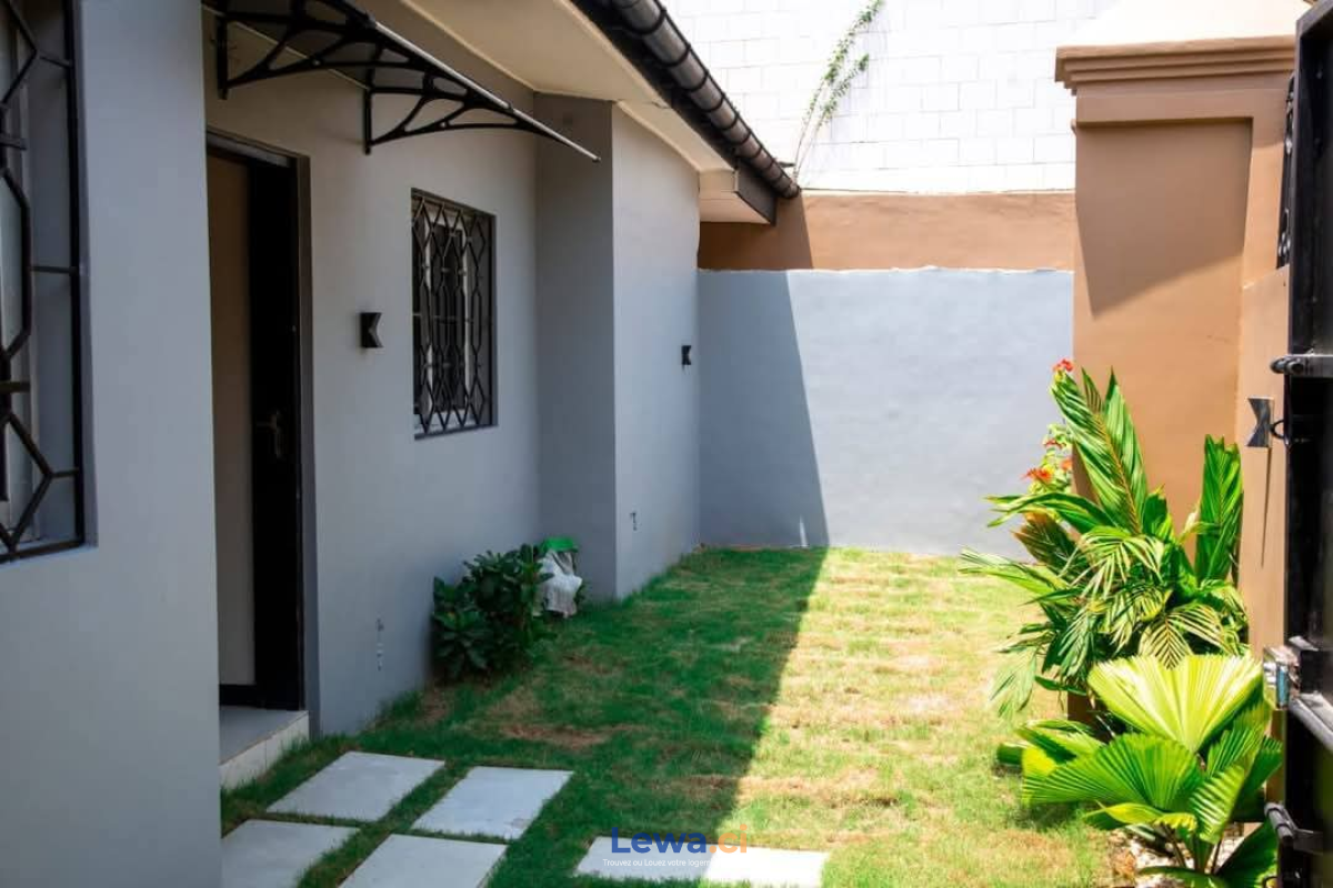 Villa le luxe 5 pièces avec jacuzi cocody rosier 4 programe