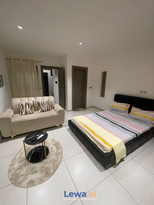Angré nouveau Chu studio meublé